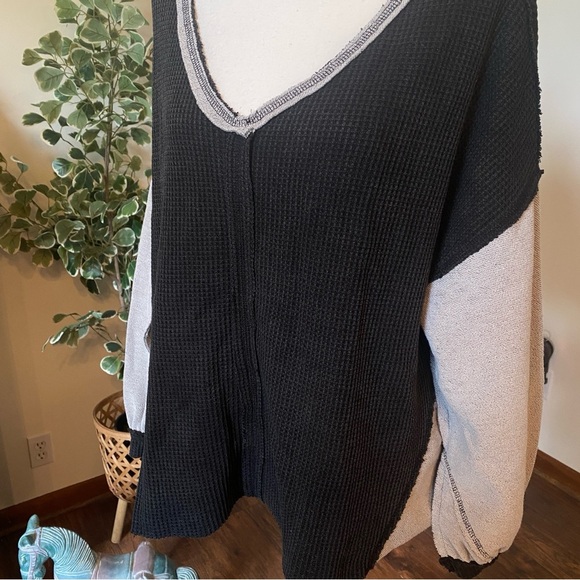 POL • Oversized Waffle Knit V Neck Black & Gray Balloon Sleeve Top • Size S - Picture 2 of 7